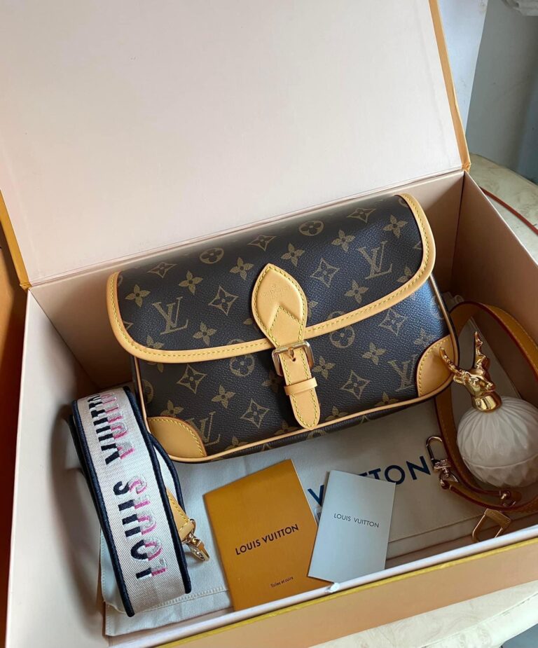 Lo vu official baguette bag