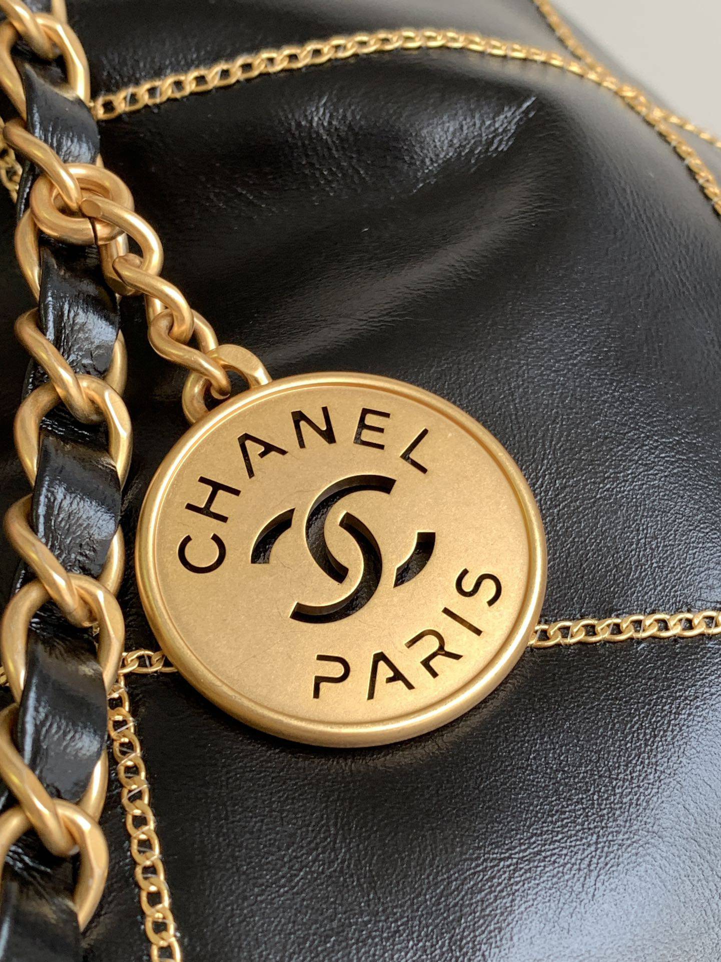 Chanel 22 Handbag 23B Shiny Calfskin Black Chain Quilt 35  x 37 x 7 cm