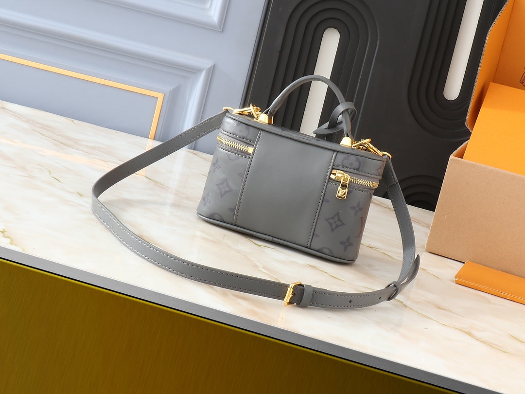 Louis Vuitton LV Vanity Chain Pouch Shoulder Bag 19¡Á11.5¡Á6.5cm